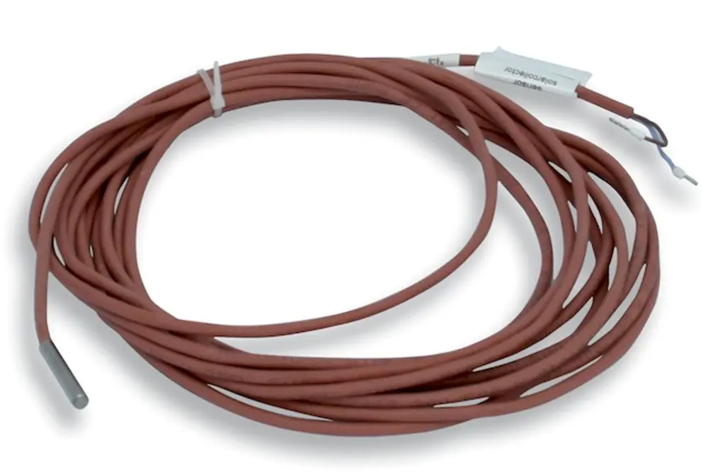 Roth Solar-Fühlerset mit einem langen Kabel und einem Messfühler am Ende, geeignet für Anwendungen im Bereich Solarthermie.